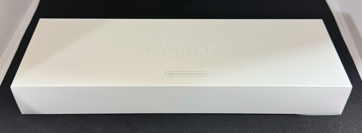 Apple Watch Series 9 中の化粧箱